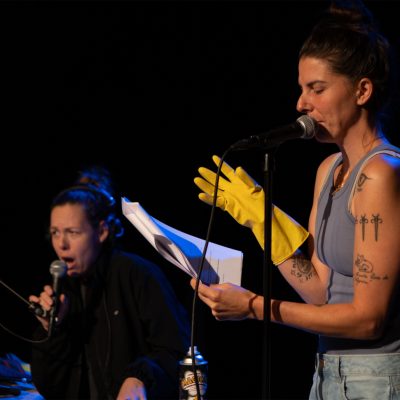 Sat 15 Nov 2025, 15:30 - De Krakeling & Munganga presenteren: Niemand weet dat het niet zo is, door Reuring Theater