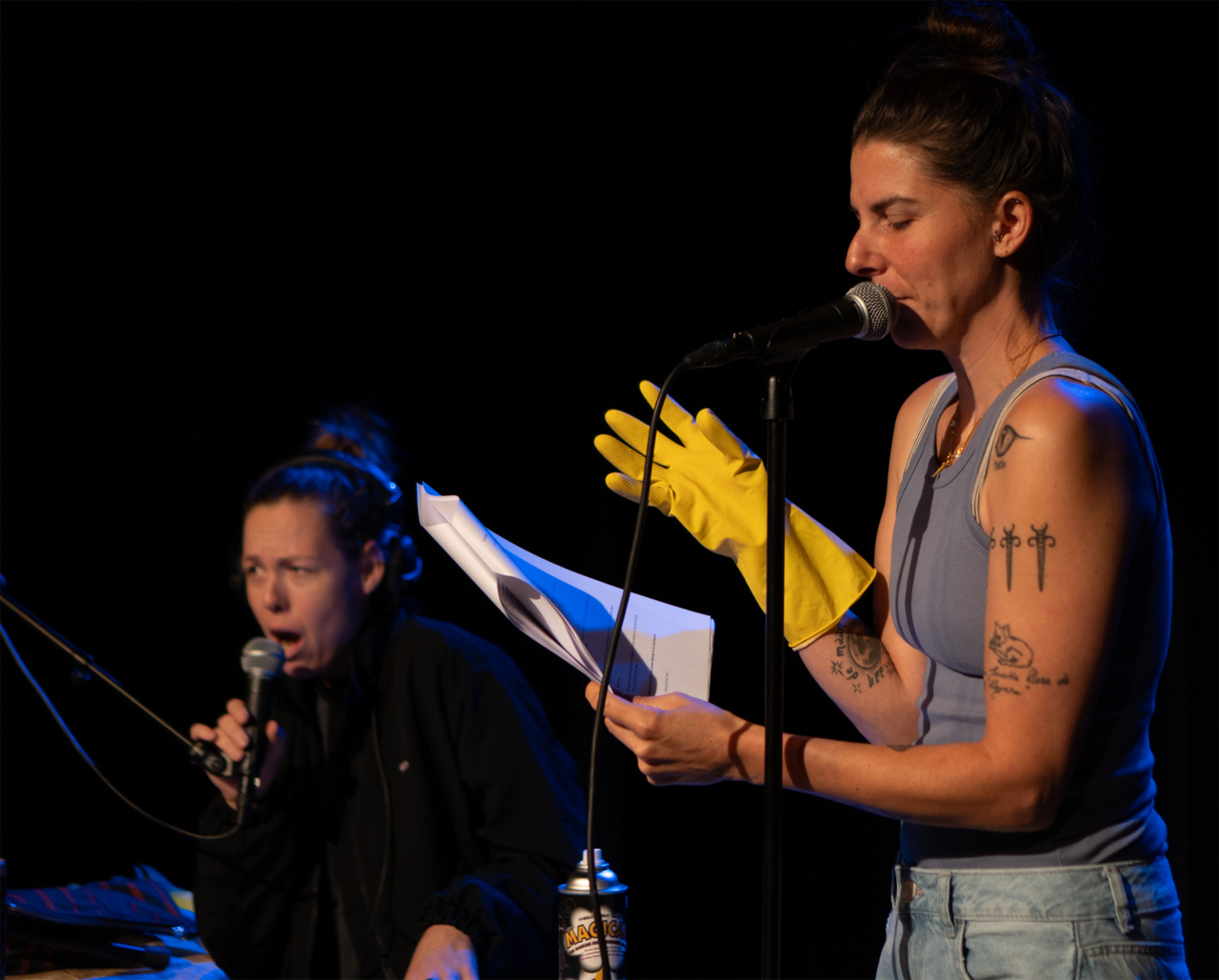 Sat 15 Nov 2025, 15:30 - De Krakeling & Munganga presenteren: Niemand weet dat het niet zo is, door Reuring Theater