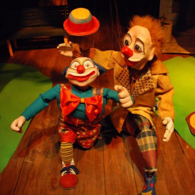Sat 12 Sep 2026 - 15:00 - La Plaza, by Moviendo hilos Company - Puppet theatre (Chile)